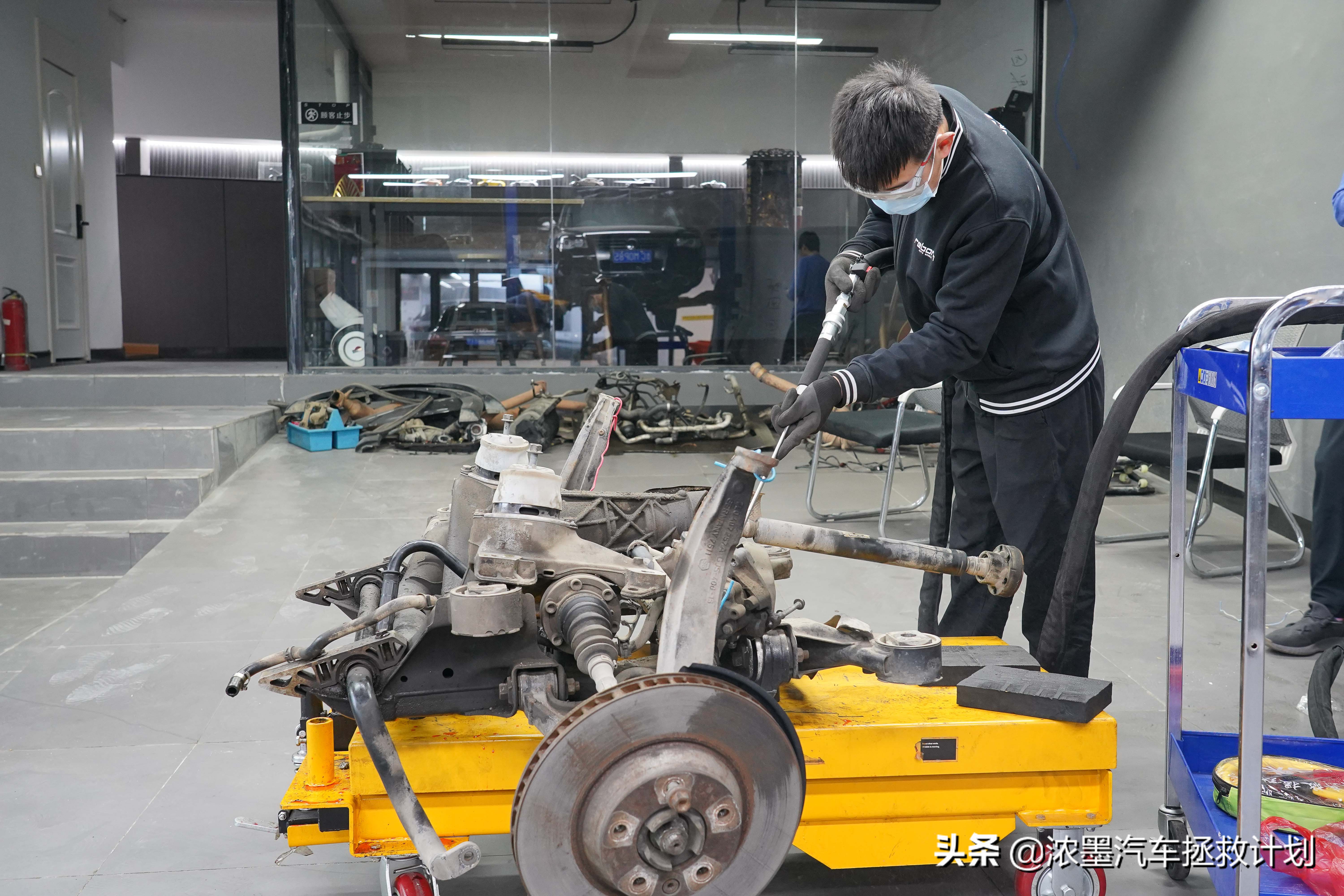 09款途锐全车修复翻新,完美修复一台即将报废的途锐