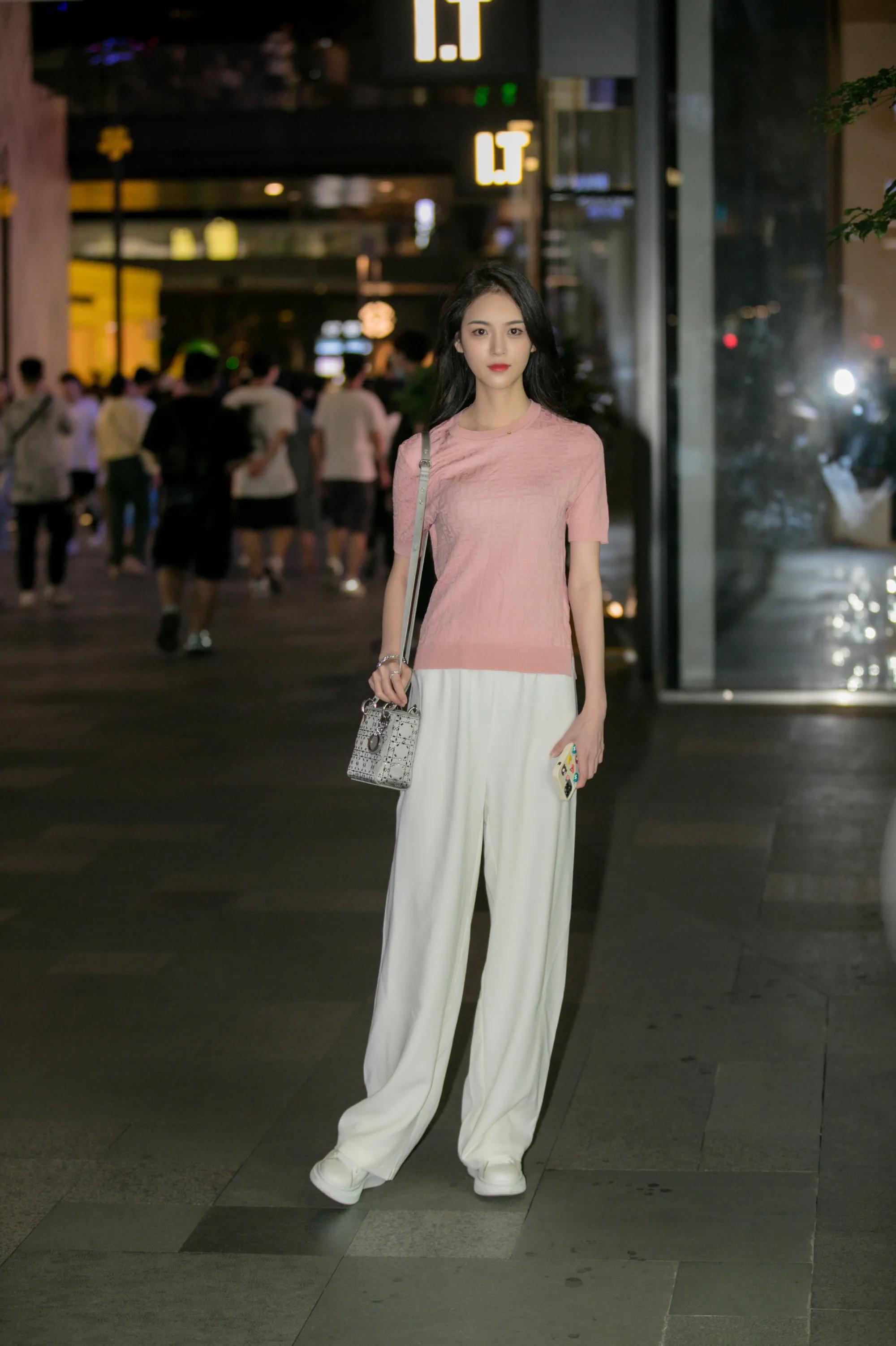 街拍美女们都背什么包包,街拍上班族都背什么包包