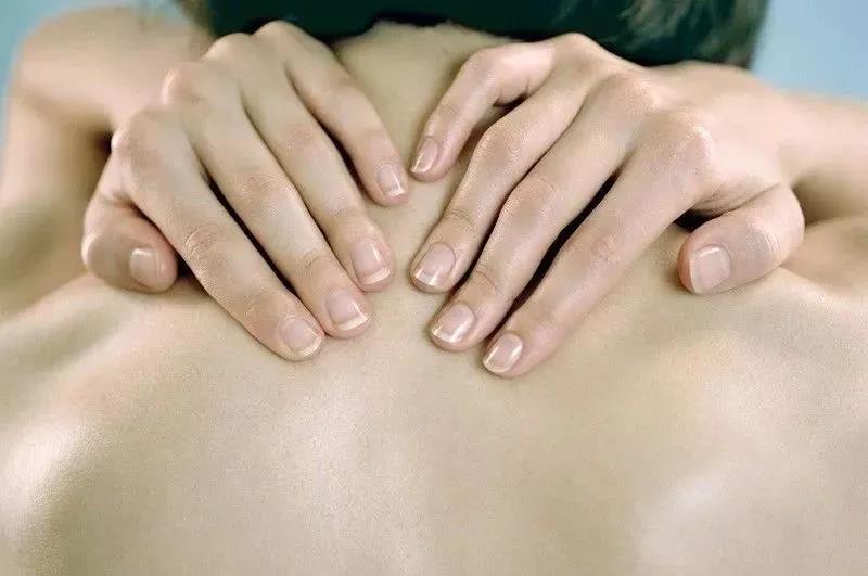 落枕变成颈椎病,反复落枕是颈椎病的前兆