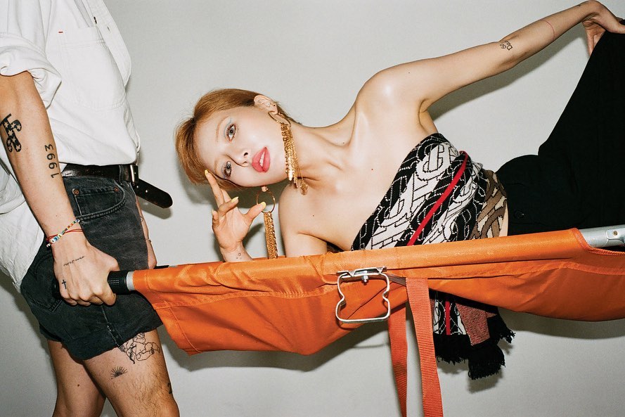 一条丝巾有多种搭配方法,丝巾的十种搭法