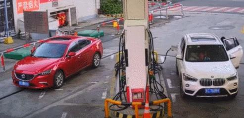 加完油逃费被抓,男子多次加油时逃单获刑11个月了