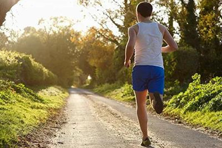 强直脚后跟疼有什么办法缓解,强直引起髋关节疼痛怎么缓解