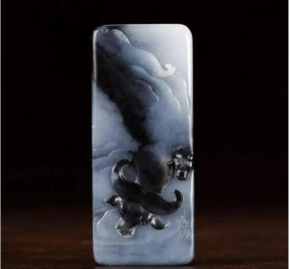 摸玉石觉得粘,摸和田玉有指纹