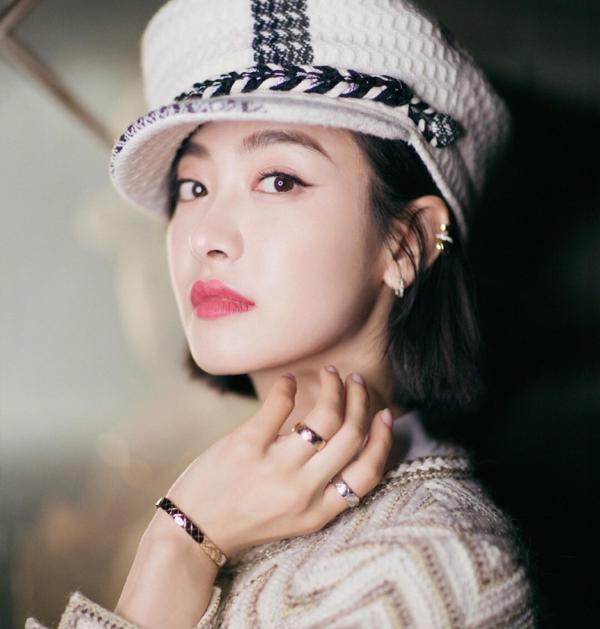 冬天正确戴帽子的方式,秋冬怎么戴帽子好看