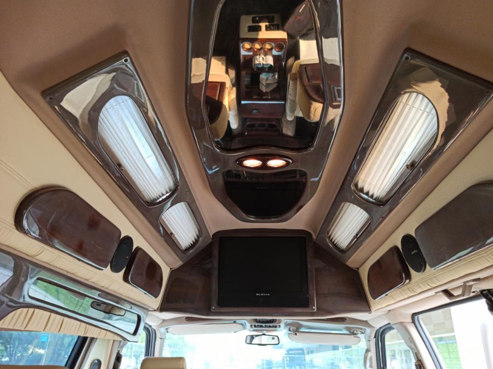 和埃尔法抗衡的保姆车,一百多万的保姆车埃尔法