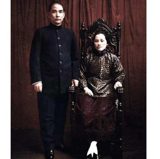 卢慕贞:17岁结婚,45岁被尊为“国母”,48岁收到丈夫的离婚信