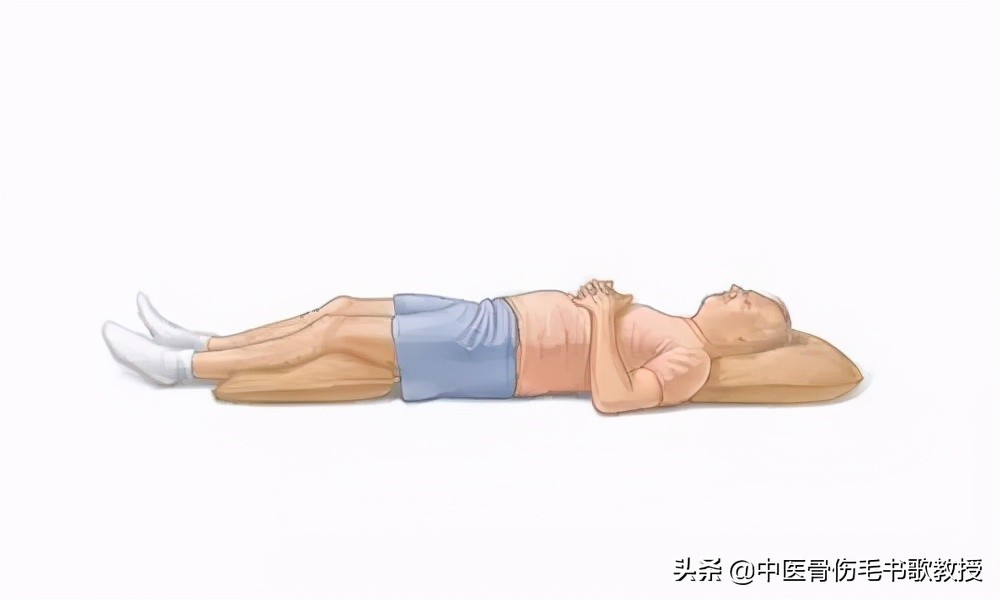 缓解腰椎间盘突出腰痛的正确动作,腰痛是平躺睡姿好还是侧卧睡姿好