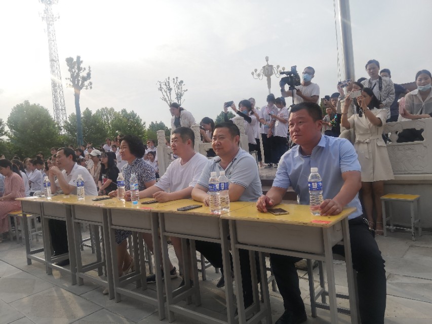 周*技口**师学院隆重举行“青春不散场、梦想正起航”幼师部毕业汇演