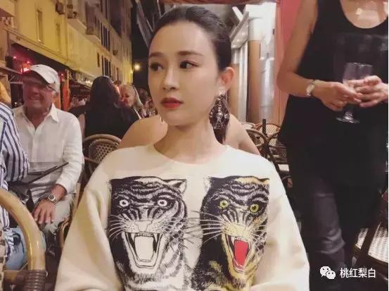 坐私人飞机提帕加尼,坐私人飞机戴百万名表