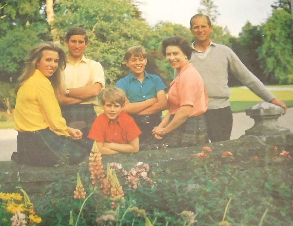 英国女王从年轻到老年的影像,戴安娜是英国王室中最个性的王妃