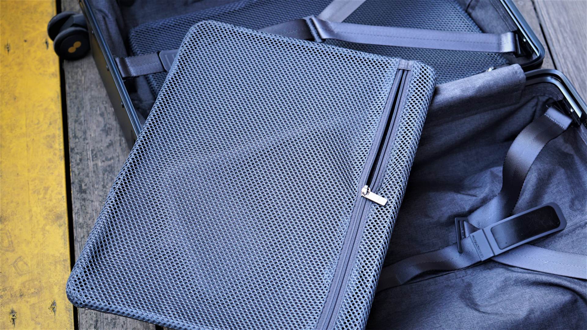 地平线8号行李箱24寸什么颜色好看,地平线8号行李箱和90分行李箱测评