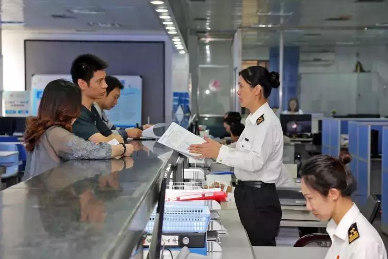 海关在空港口岸截获入侵物种“田园杀手”非洲大蜗牛