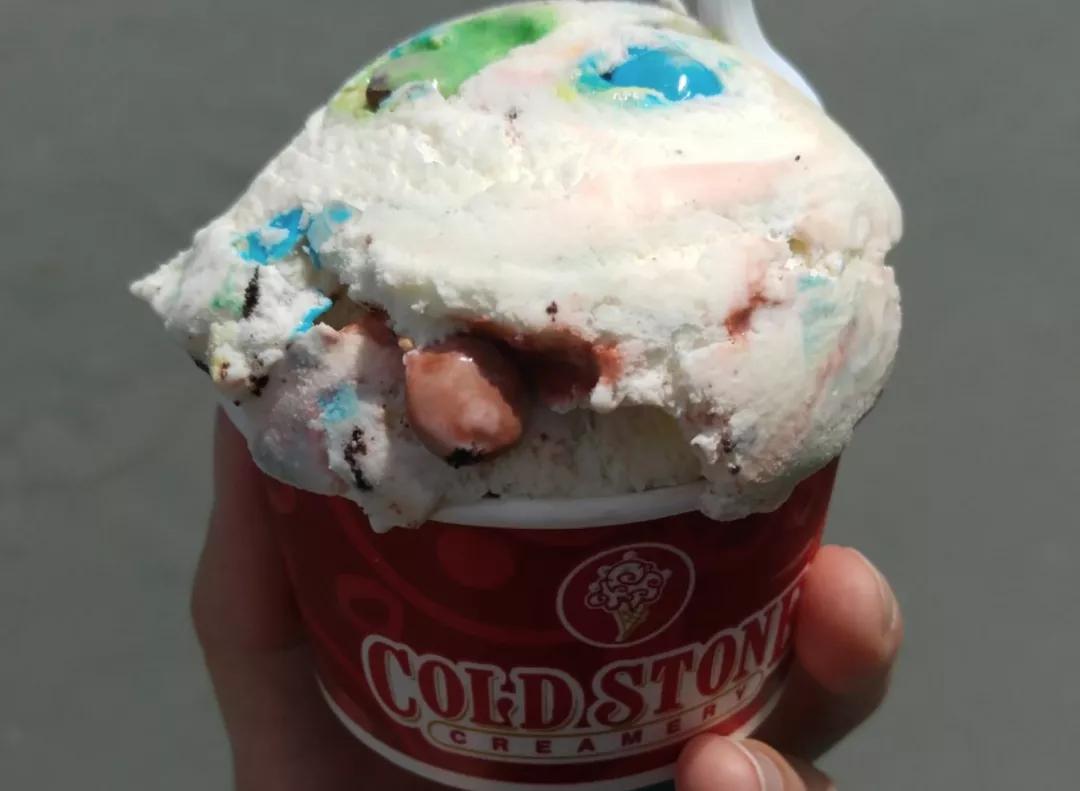 加州一男子为了省钱，花150美金买六旗年票狂吃七年免费餐