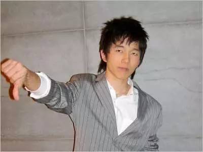 一人一场成名战,一人一场成名战足球