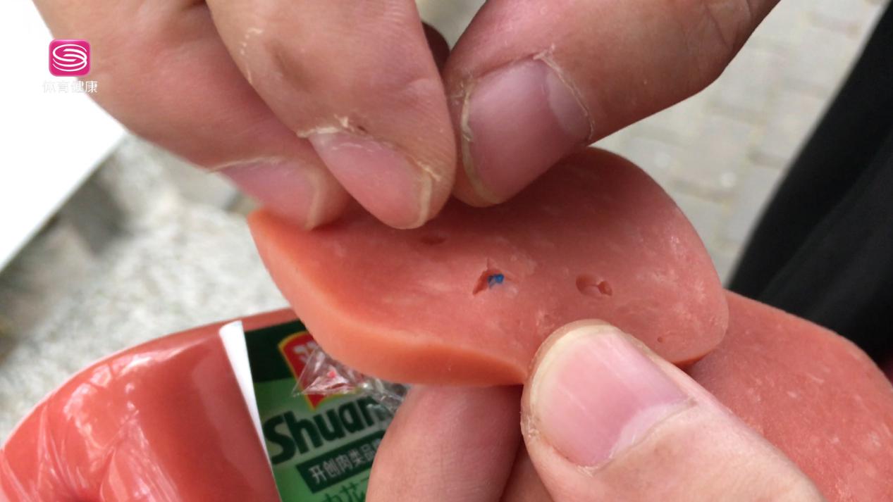 双汇火腿肠包装袋里发臭,双汇火腿肠里有垃圾袋的薄膜