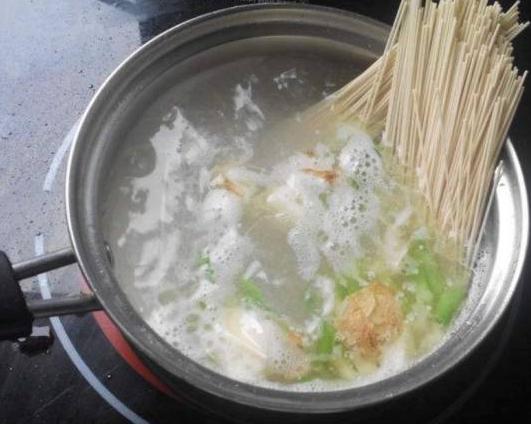 来一碗热乎乎的汤饭,来一碗热乎的汤面