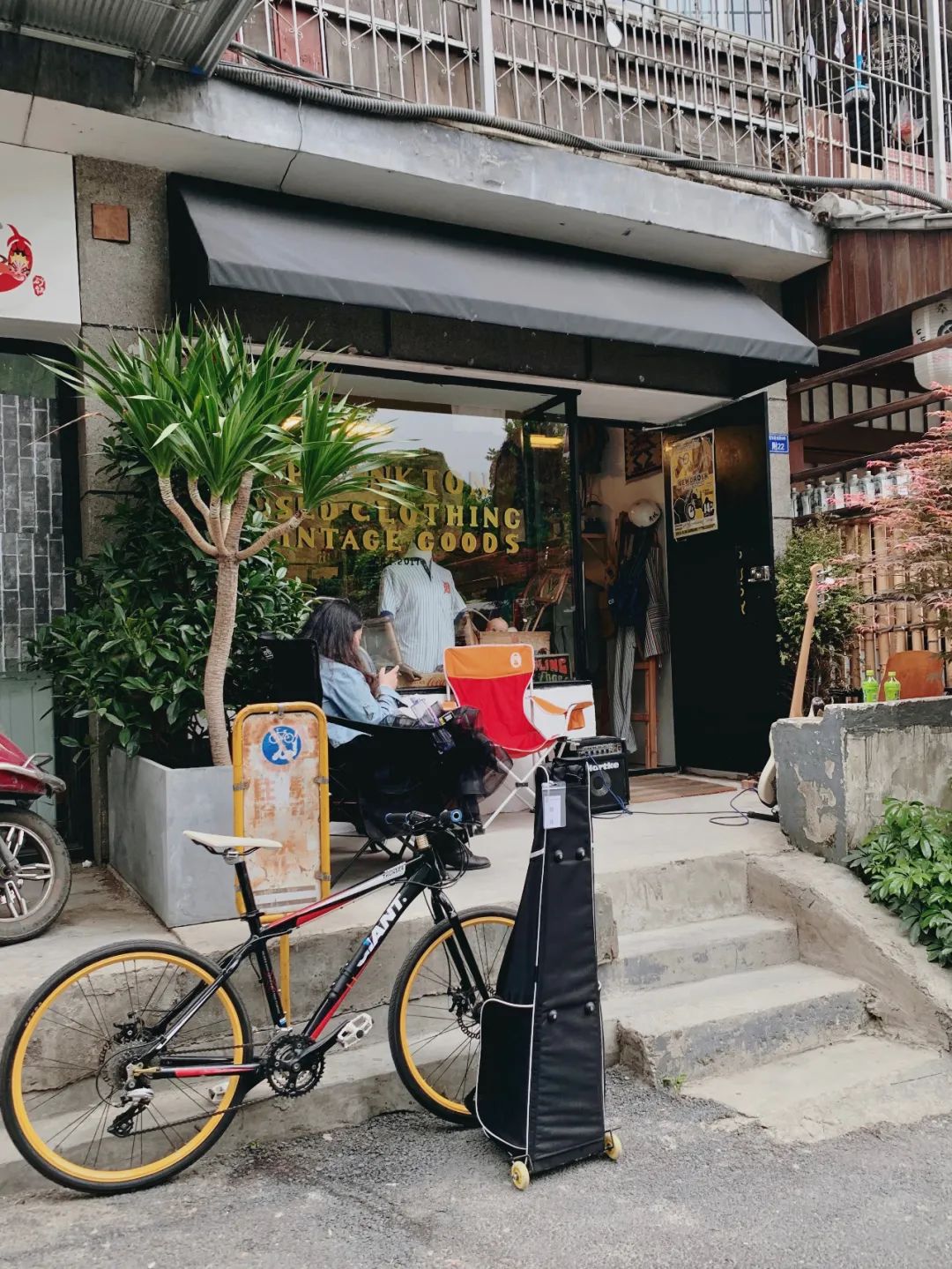 成都最全中古地图/当代年轻人正在沉迷这些“上了点年纪”的东西