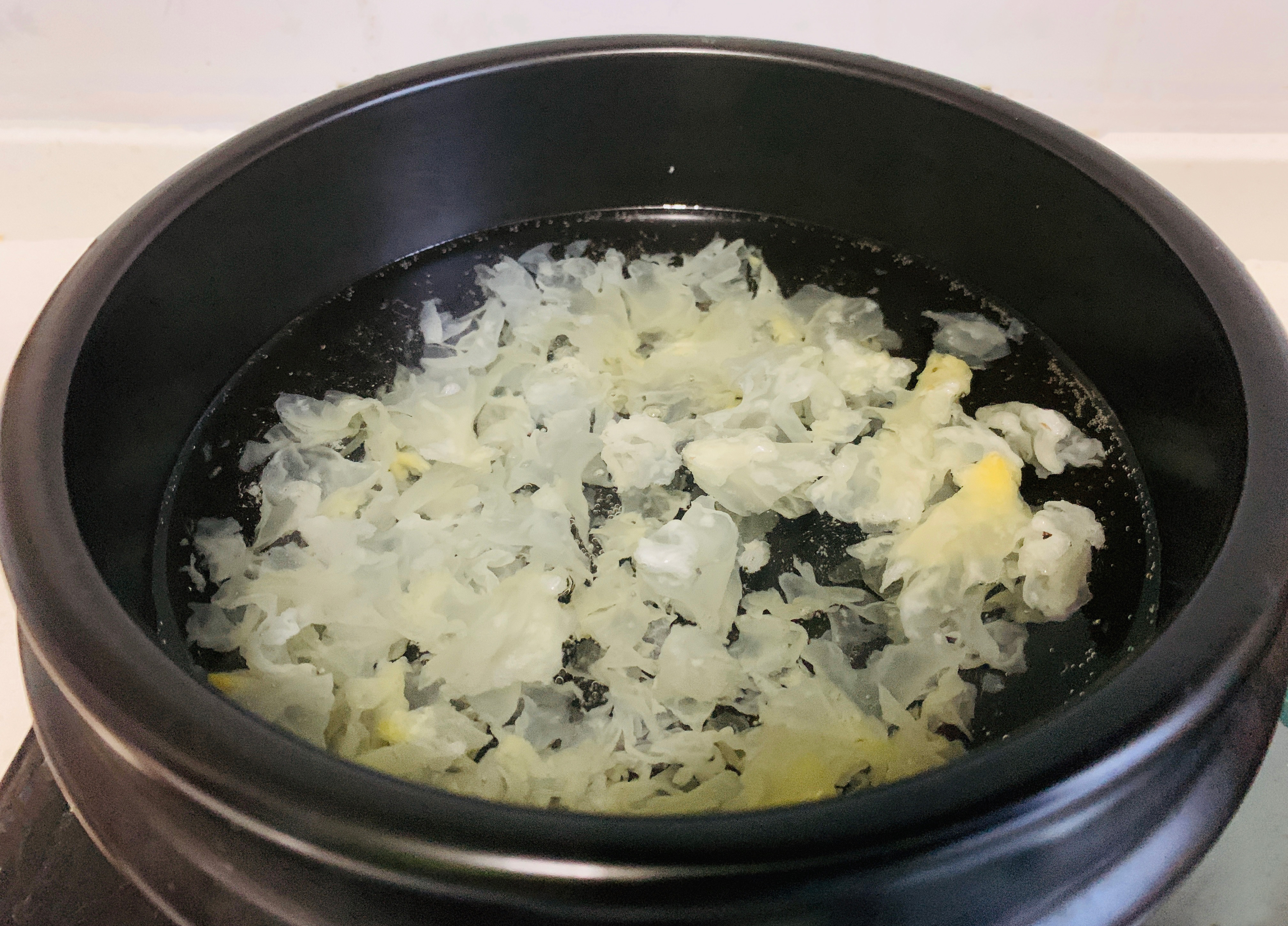 银耳百合山药煮水喝好处,百合莲子加银耳怎么熬好喝