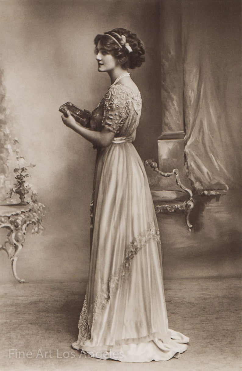 英国名伶莉莉·埃尔茜与爱德华时代服饰嬗变