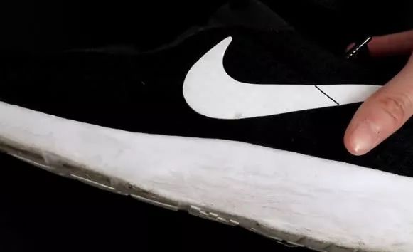 白鞋边上脏了怎么擦,白鞋边脏了别用水擦教你一招