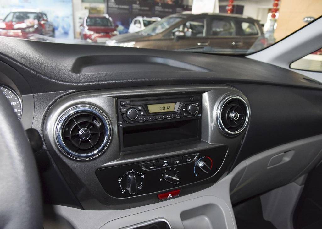 五菱宏光v和瑞风m3哪个好一点,7万左右的mpv7座最值得购买的车