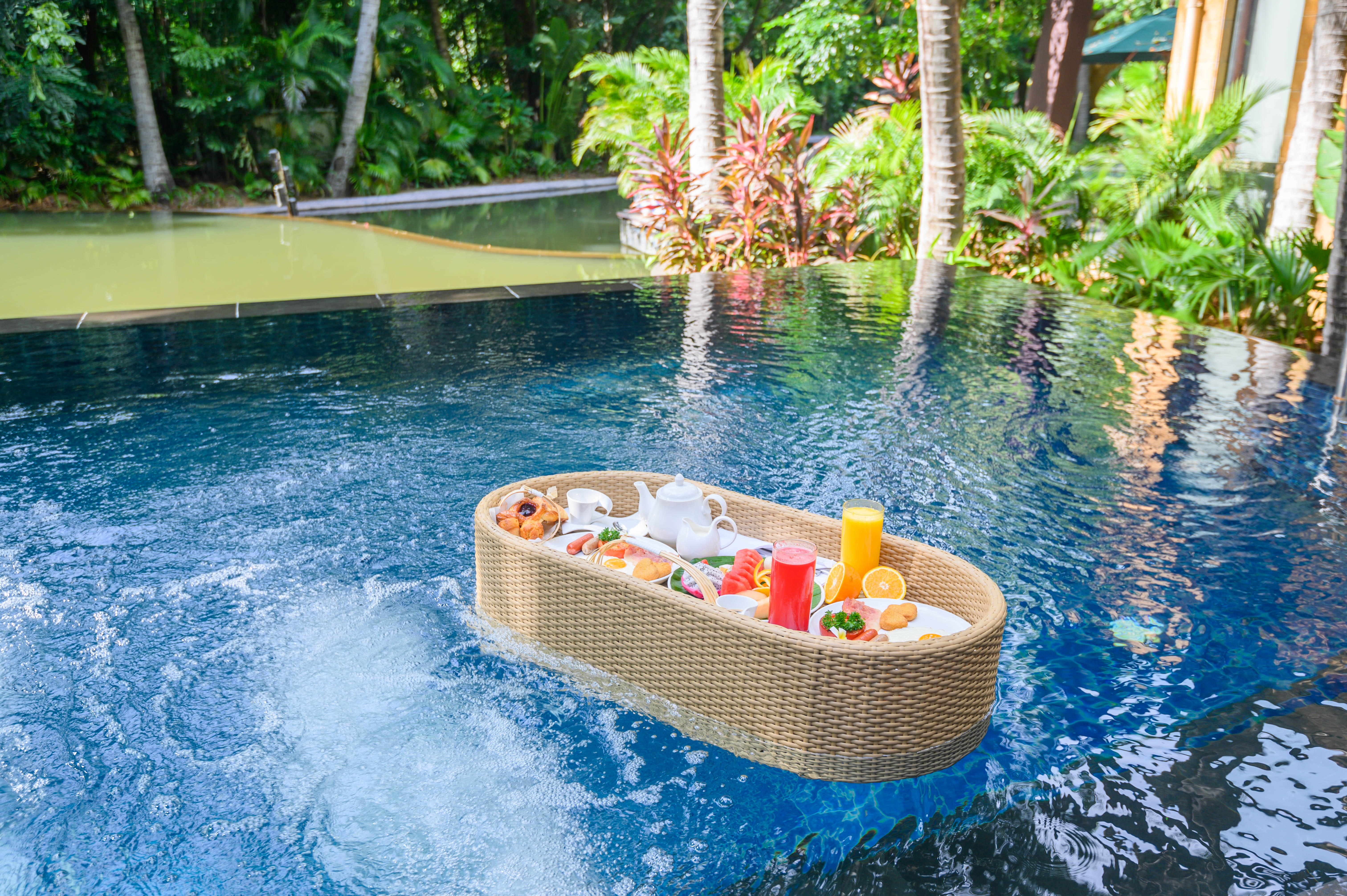 夏天的三亚海边有多热,三亚的夏天比广州和深圳都要凉快