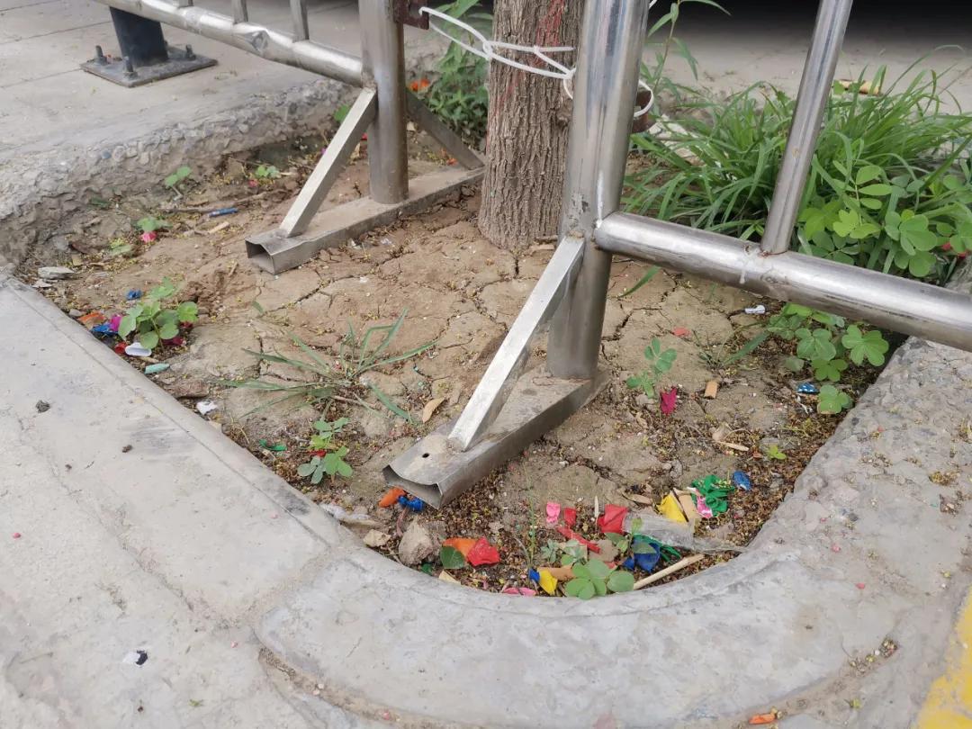 创城曝光台|新百广场秩序混乱问题依旧