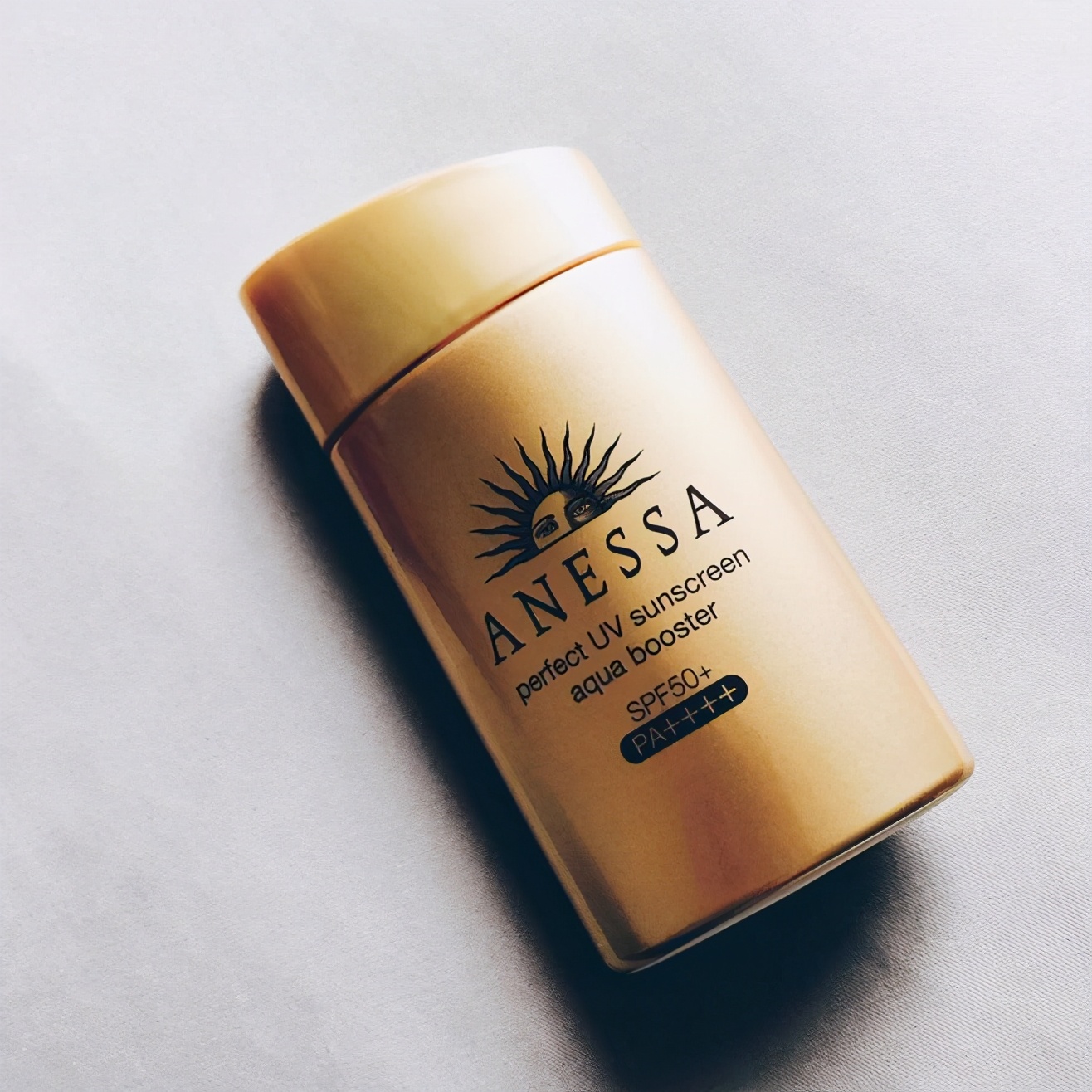 angelababydior粉底广告,angelababy晒化妆视频全素颜出镜