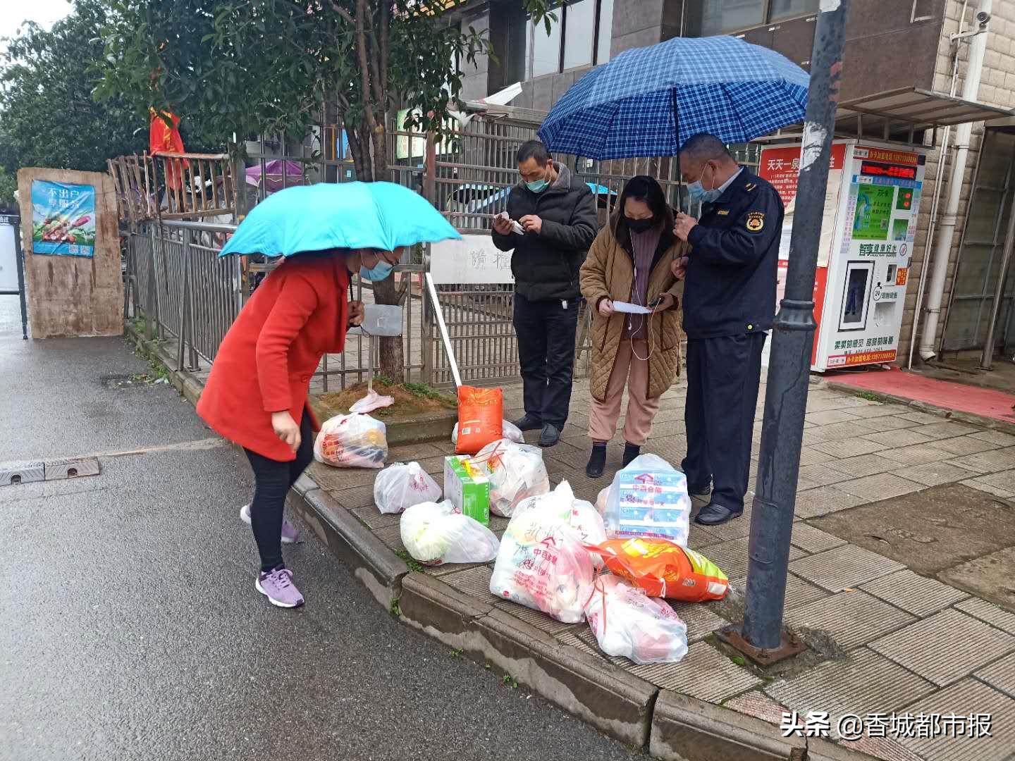 做好疫情防控当好守门人,做好防疫同时服务客户