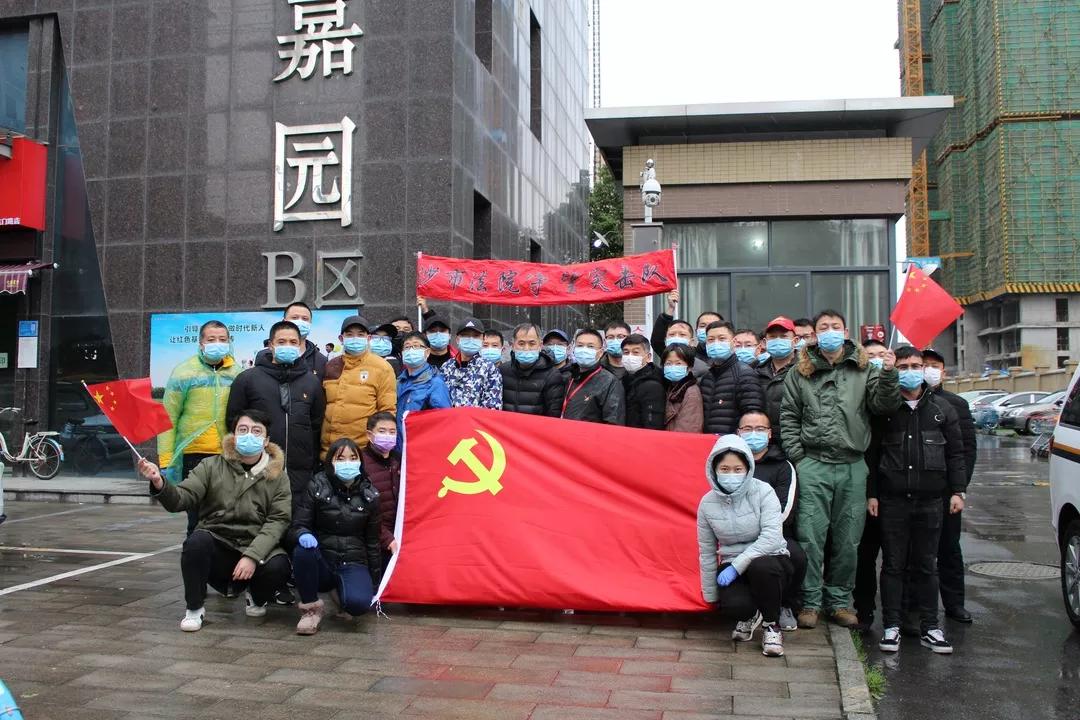 “白袍法官”扎根社区绘就法院抗疫英雄谱