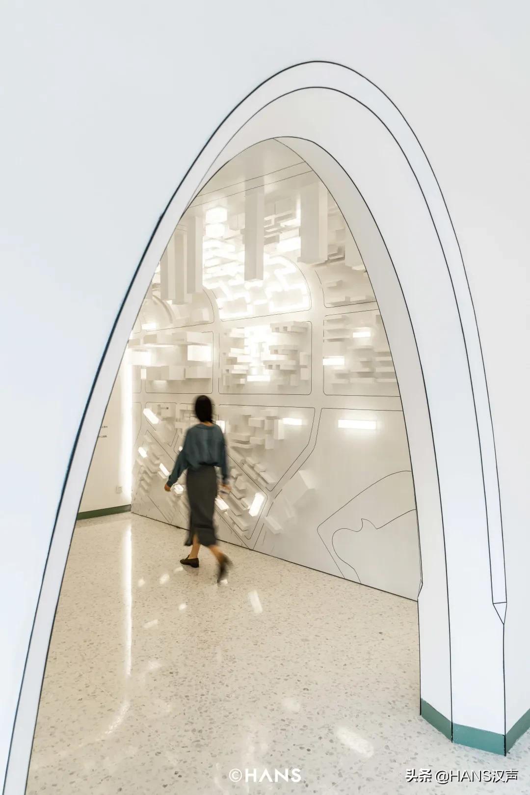 青山区红房子光影秀,青山红房子网红打卡地