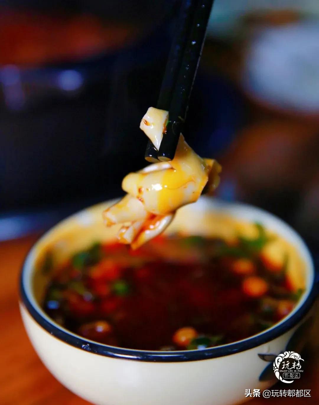 郫都西门新开砂锅串串，来“老屋头”，涮人情味儿