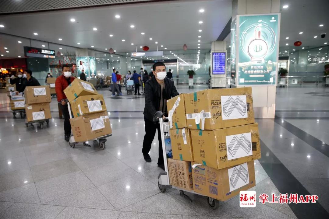 为了谁?跨五大洲数十国的这群人,海外连日扫货