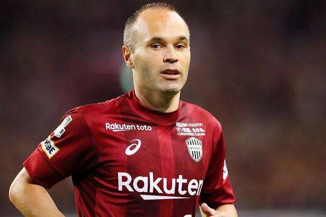 足坛最佳阵容梅西c罗,梅西莱万c罗姆巴佩各项数据对比