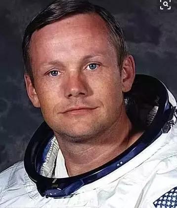 小学生踢球踢出世界波,足球小子起脚射门