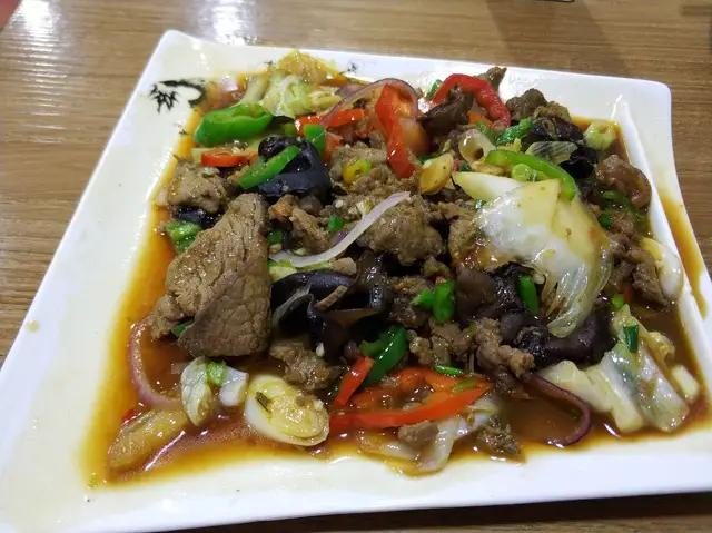 乌鲁木齐9.9元拌面在什么地方,乌鲁木齐天价拌面一份288元你吃吗