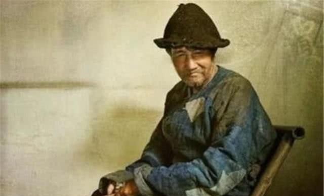 鲁迅玩伴闰土:57岁病逝后,留下5子,如今后代完成华丽转变