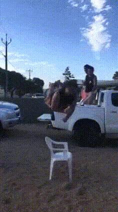 被小学生堵厕所搞笑视频,被一群小学生堵厕所怎么办