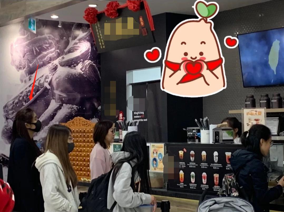 王祖贤55岁生日素颜出镜获赞,王祖贤素颜坐地铁近照曝光