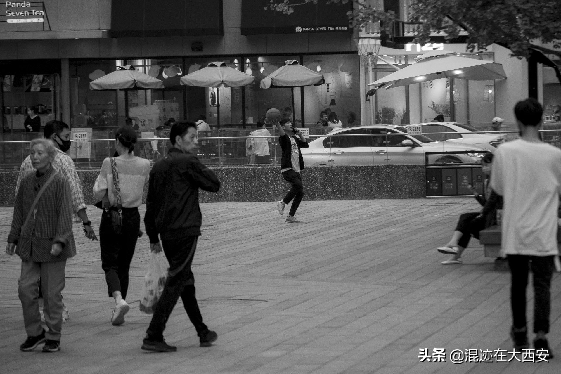 西安中贸广场夜景图,西安中贸广场攻略