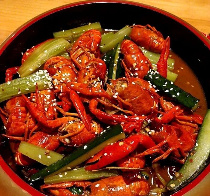 南宁美食推荐必吃龙虾,南宁最好吃的五香龙虾