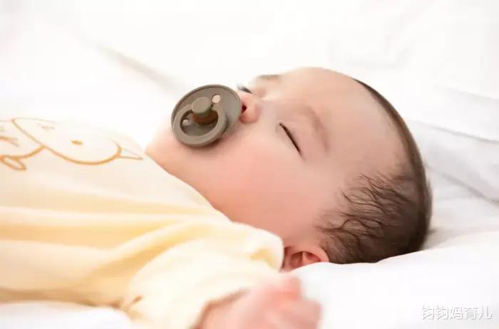 宝宝睡觉不踏实用什么方法,宝宝睡觉不安稳怎么办