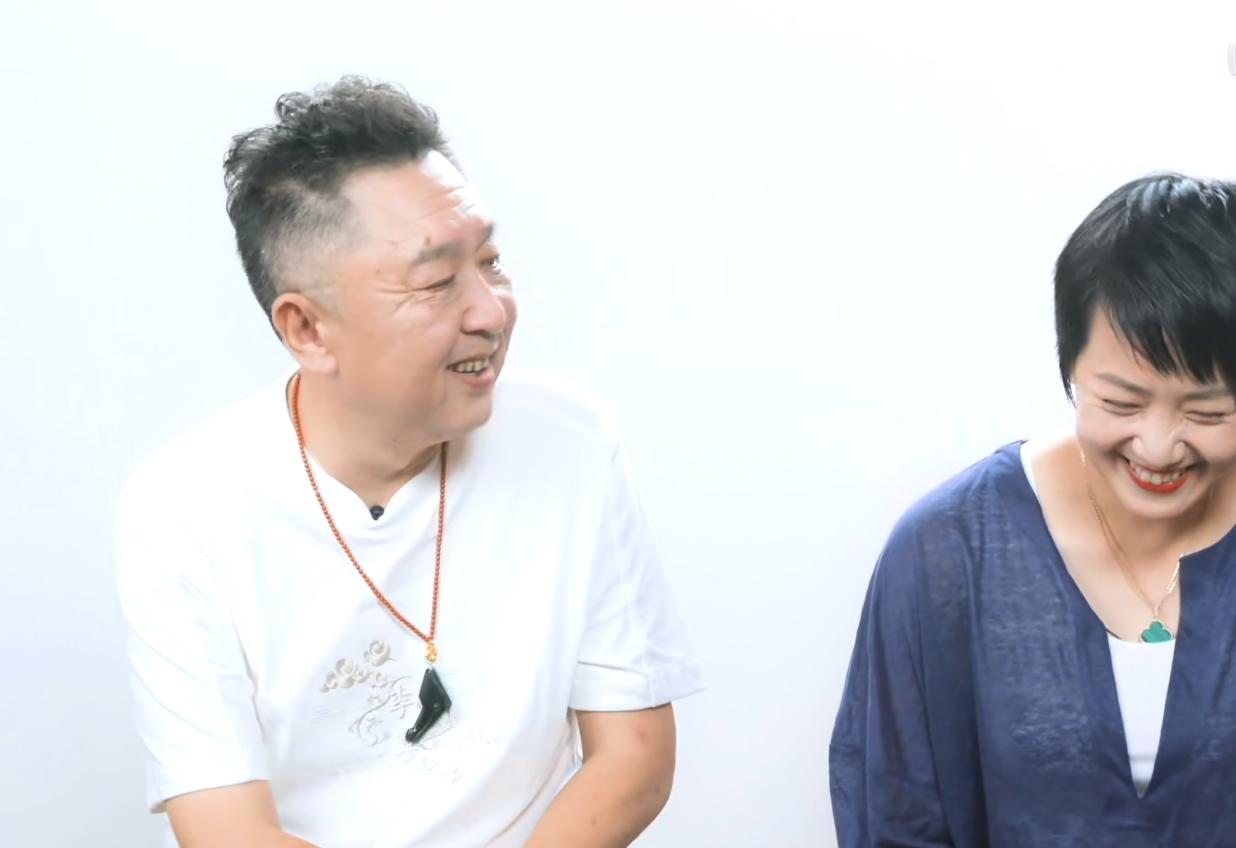 20岁嫁给于谦，做了20年的全职太太，大哥背后的女人真苦