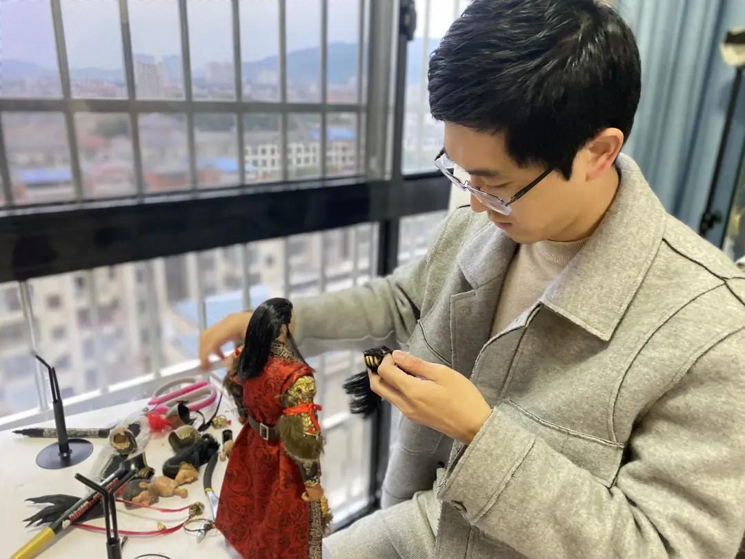 内蒙小伙改造三国人偶,一个卖上万,征服日韩三国迷