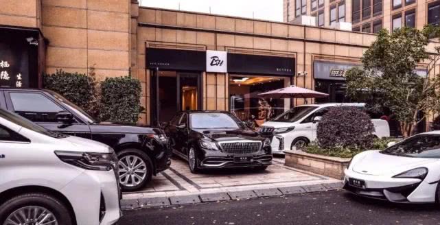 豪车毒老纪蚝宅创始人——疫情之下的*局破**者