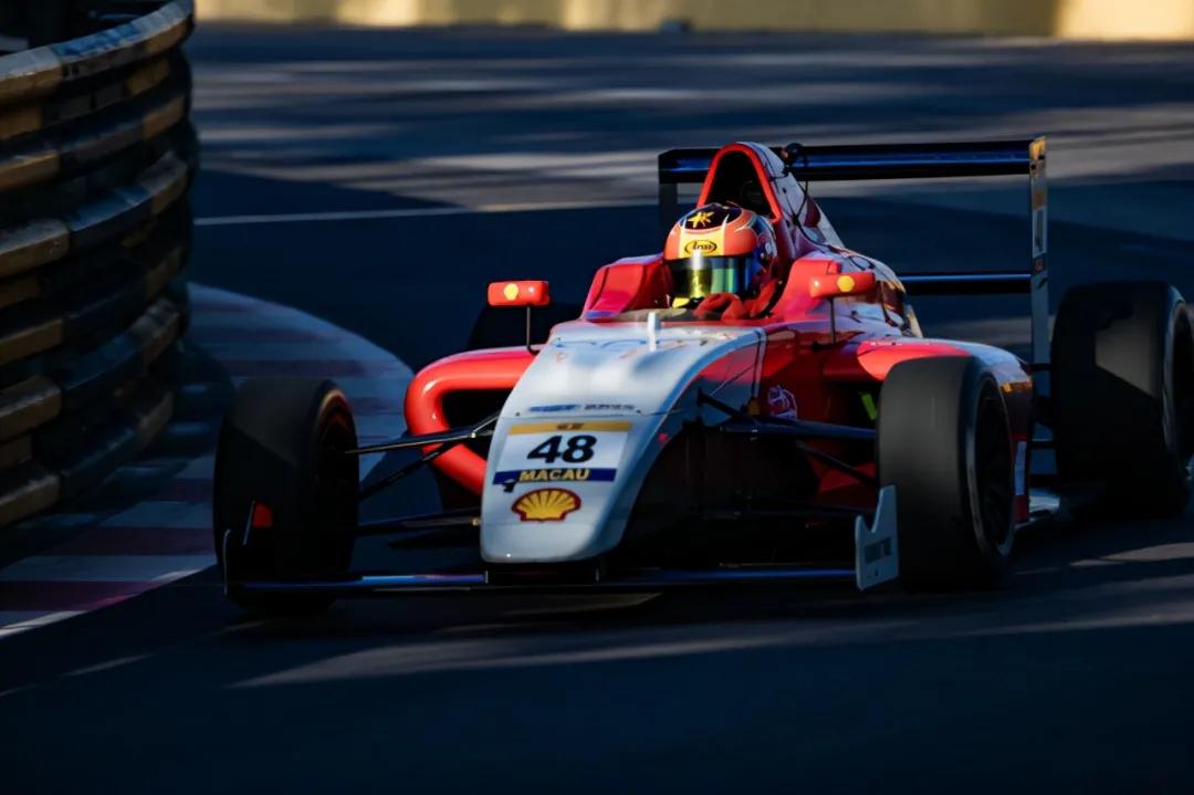 f1女摄影师教你用eosr5拍赛车,佳能eosr5最佳镜头搭配