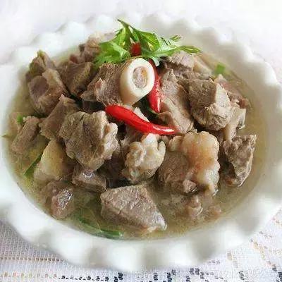 铁锅炖羊肉发黑怎么解决,炖羊肉发黑的原因