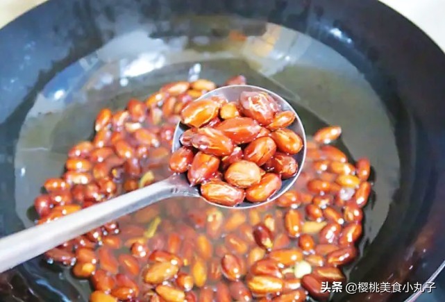 炸花生米先放油还是先放花生米,炸花生米和煮花生米哪个更好