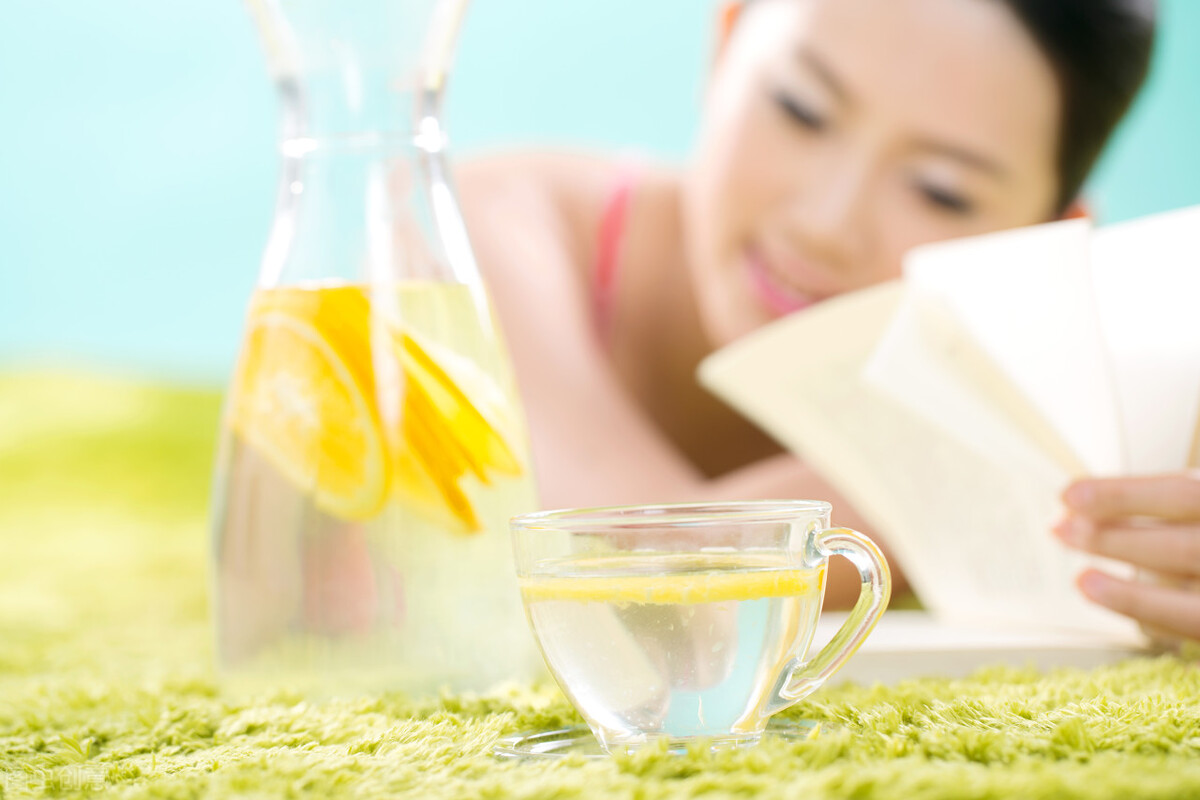 怎样喝一天的8杯水,如何正确的喝水每天8杯水