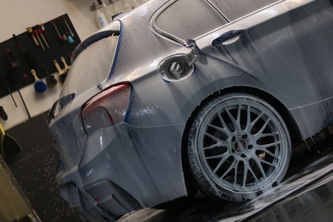 怪兽改造跑车视频,宝马f20120改装